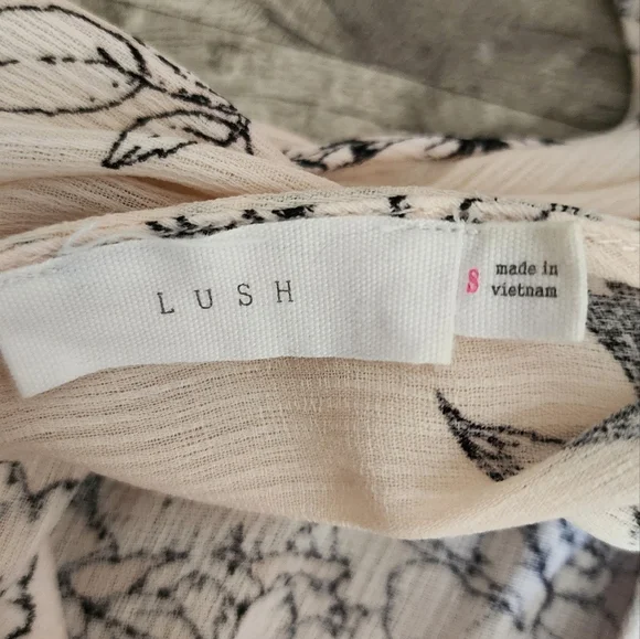 Lush Cream and Black Floral Top - Picture 4 of 4